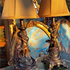 Elegant Bronze Table Lamp with Cherub Design